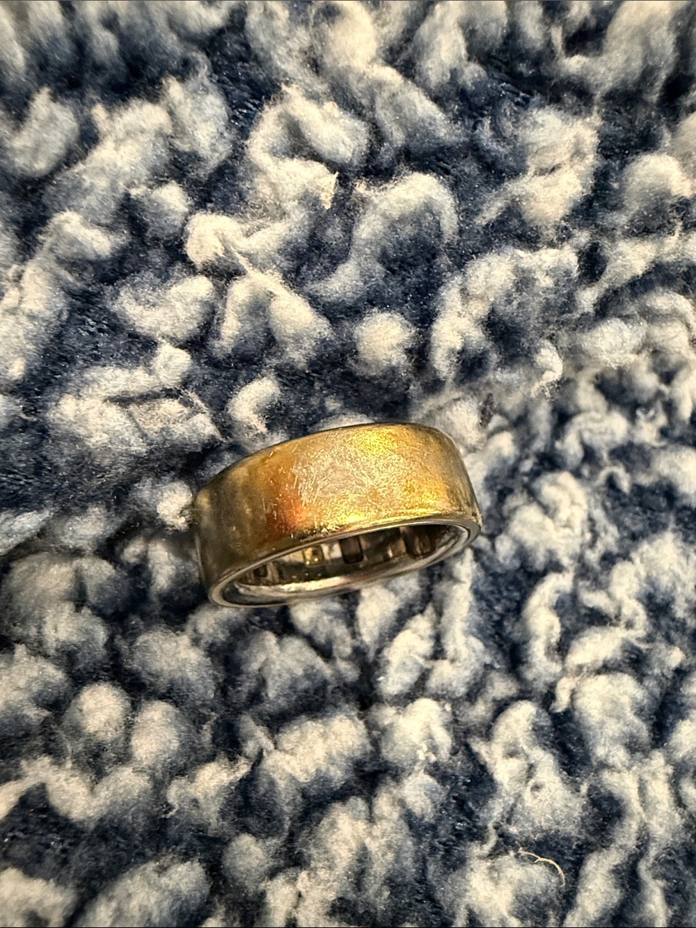 Gold Oura Ring - Gen 4 - Picture 2 of 4